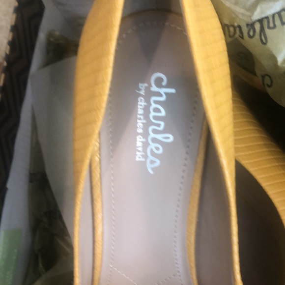 NWOT Charles David Maxx yellow croc embossed pump 3” heel - Picture 8 of 8